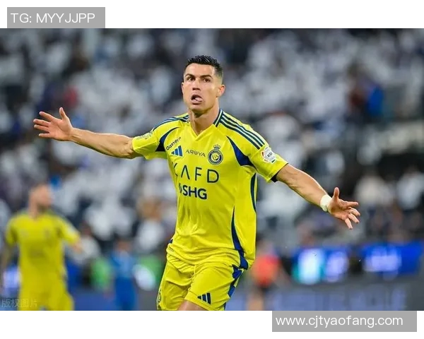 足球巨星C罗与爱犬的温馨日常揭秘与宠物生活的点滴分享